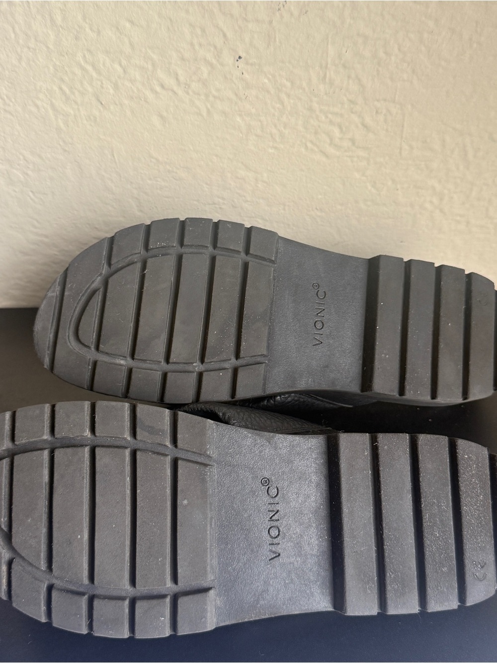 Vionic Vesta Leather Platform Slides - Size 9 - Picture 11 of 11